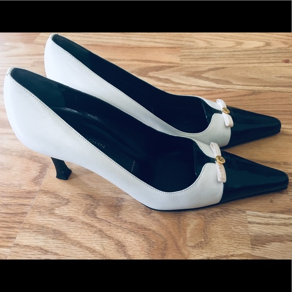 St. John Shoes - EUC ST. JOHN 💯% authentic leather kitten heels💕